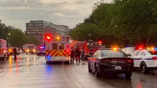 Los servicios de emergencia atienden a los heridos tras la caída de un rayo en Washington.