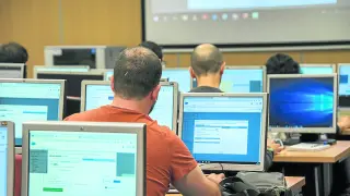 Alumnos en uno de los cursos que imparte el Centro de Tecnologías Avanzadas (CTA)