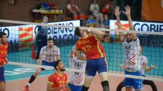 Partido entre las selecciones de voleibol de España y Eslovaquia.