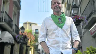 Ramón Lasosa, concejal de Cultura y Fiestas, en las Cuatro Esquinas de Huesca.