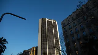 Fachada de la sede del Banco Sabadell en Barcelona.