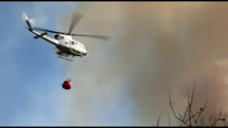 Así trabajan los bomberos en el incendio de Añón de Moncayo
