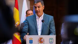 Pedro Sánchez, ante los medios, este martes en La Palma.