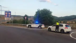 La Guardia Civil de Tráfico de Teruel investiga al conductor de un turismo como presunto autor de un delito contra la seguridad vial.