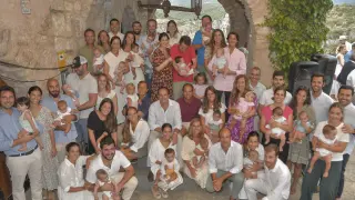 Un total de 22 bebés han sido presentados a la Virgen de Torreciudad en su fiesta.