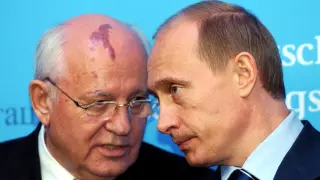 Gorbachov y Putin en una imagen de archivo.