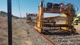 Trabajos de renovación integral del tramo Plasencia del Monte-Ayerbe de la línea Huesca-Canfranc.