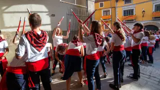 La emoción y la pasión del Dance del Paloteo reinan en Longares