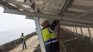 Instalación de placas fotovoltaicas en Opel España (Stellantis) en Figueruelas.