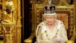 La reina Isabel II interviene en una apertura del Parlamento de los Lores en Londres