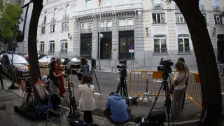 Periodistas apostados ante la sede del CGPJ en Madrid