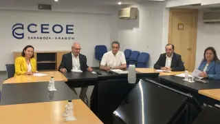 Los concejales de Vox en el Ayuntamiento de Zaragoza se han reunido este lunes con representantes de CEOE-Aragón.