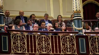 El presidente del Parlamento aragonés, Javier Sada (3d), durante una sesión plenaria en el Congreso de los Diputados