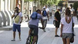 Vox plantea prohibir el paso de ciclistas y patinetes al menos por el Coso y las plazas Concepción Arenal y San Antonio.
