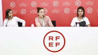 Guadalupe Porras, Marta Huertas y Marta Frías en una rueda de prensa de prensa ofrecida por las árbitras de la Primer División Femenina