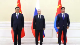 Putin, Xi Jinping y Khürelsükh en su reunión de este jueves