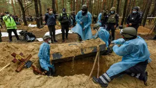 Descubren una fosa común con 440 cadáveres en la ciudad ucraniana de Izium