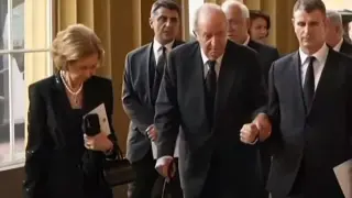 Entrada de don Juan Carlos y doña Sofía al palacio londinense