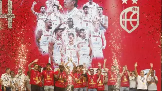 La selección española de baloncesto celebra el Eurobasket