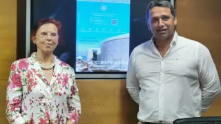 Petra Jebens-Zirkel, arquitecta y presidenta del IEB, y Manuel Larrosa, alcalde de Fiscal.