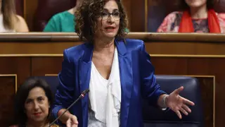 La ministra de Hacienda, María Jesús Montero, interviene durante una sesión plenaria en el Congreso de los Diputados.