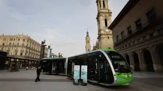 El nuevo autobús eléctrico articulado que circulará a partir de este sábado por Zaragoza.