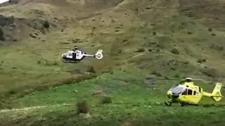Los helicópteros de la Guardia Civil y el 112 durante el rescate.