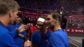 Roger Federer se despide del tenis profesional entre lágrimas