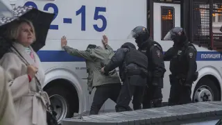 Police detain demonstrators at unauthorized protest in Moscow against Russia's partial military mobilization