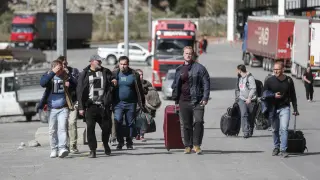 Hombres rusos huyendo hacia Georgia para no ser reclutados.