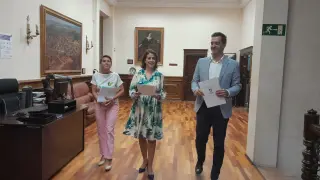Rocío Féliz de Vargas, Emma Buj y Ramón Fuertes, momentos antes de dar a conocer su propuesta de nuevas ordenanzas este martes.