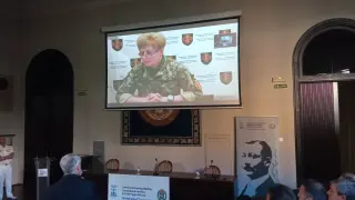 Tetiana Ostachenko, general de medicina sanitaria de Ucrania, realiza una videoconferencia en el Paraninfo para la cátwedra de Sanidad Militar Fidel Pagés en su estreno tras constituirse.