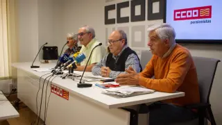 Representantes de las federaciones de pensionistas de UGT y CC. OO. Carmen Ledesma, Tomás Yago, Manuel Martín y Benito Carrera.