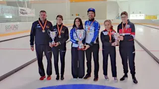 El podio del Campeonato de España de dobles mixtos de Segunda División.