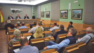 Asistentes a la reunión de la junta directiva de CEOS-Cepyme Huesca este martes.