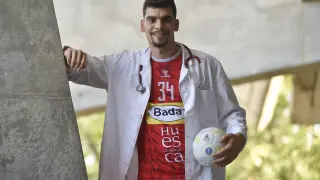 Miguel Malo, jugador del Bada Huesca y estudiante de Medicina.