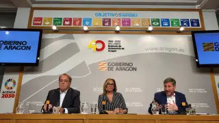 Carlos Pérez Anadón, Mayte Pérez y José Luis Soro en la rueda de prensa celebrada este miércoles tras el Consejo de Gobierno