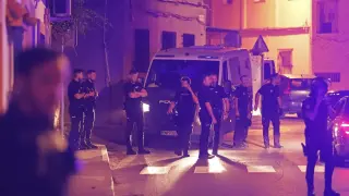 Despliegue policial en Algeciras tras un apuñalamiento mortal este martes que podría estar relacionado con un nuevo asesinato.