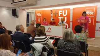 Ana Loriente durante su intervención en la Asamblea de la Agrupación Local del PSOE.