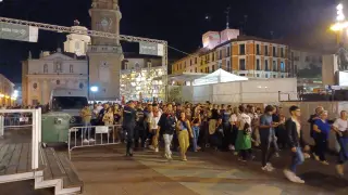 La Policía controla el aforo en las entradas a la plaza del Pilar