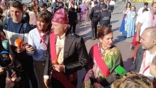 El alcalde Jorge Azcón y la vicealcaldesa Sara Fernández, este miércoles por la mañana, en la plaza del Pilar.