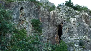 Cueva de los Moros de Gabasa, en Peralta de Calasanz, donde se halló la pìeza dental.