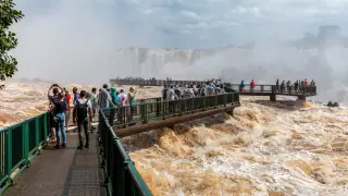 Las cataratas de Iguazú, desbordadas