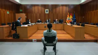 El acusado, durante la breve vista que se celebró ayer en la Audiencia de Zaragoza. FRANCISCO JIMENEZ
