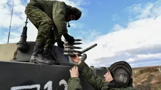 Hombres reclutados rusos asisten a entrenamiento militar en Rostov-on-Don
