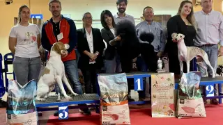 Foto de los ganadores del VI Concurso Nacional de Belleza Canina ‘Ciudad de Monzón’.