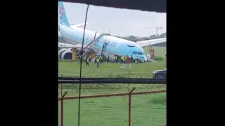 Un avión coreano se sale de la pista por malas condiciones climáticas