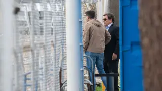 Raúl Sanllehí, el director general, en la tarde de este lunes observando in situ el entrenamiento del Real Zaragoza en la Ciudad Deportiva.