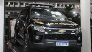 Vehículo de la policía atacado por el exdiputado Roberto Jefferson