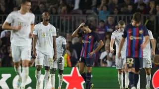 Los jugadores, tras el partido en el Camp Nou
